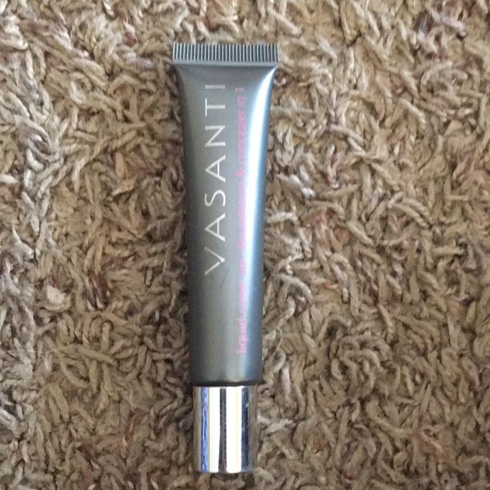 Vasanti liquid cover up and foundation v10